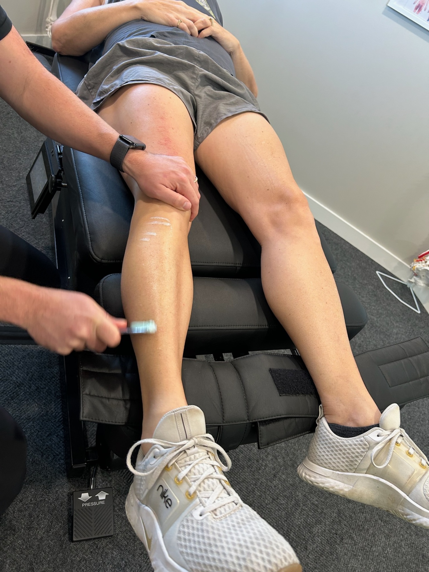 Knee treatment with SoftWave